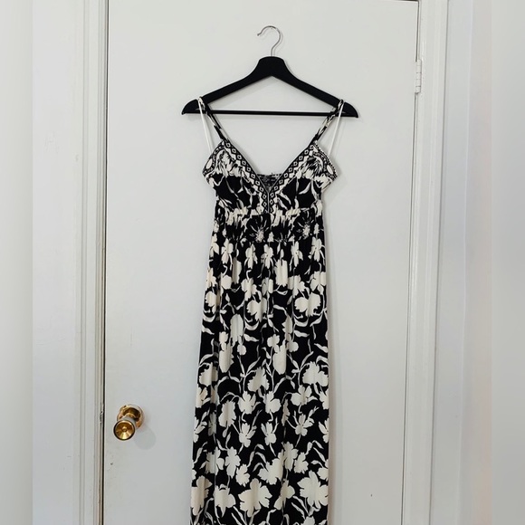 Blk/Wht Flower Print Maxi - Picture 2 of 6